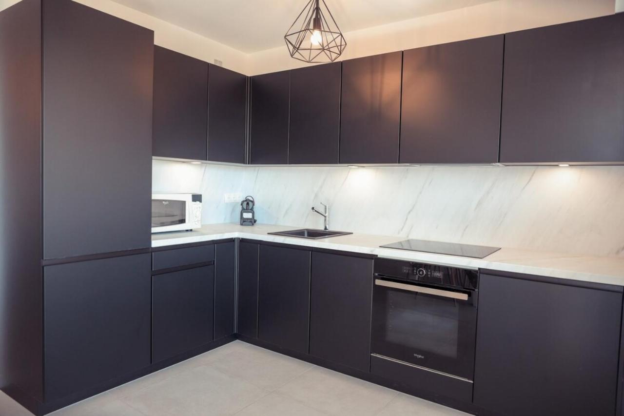 Chic Appart Du Port Frejus Exterior photo